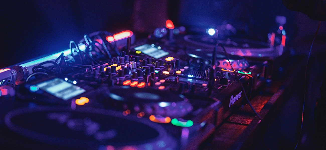 The Ultimate Guide to Drum & Bass: History, Subgenres & Evolution Article Image